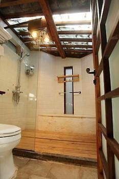 Haw Haw Inn Лицзян Экстерьер фото
