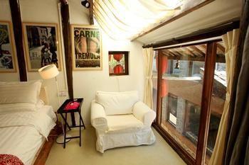 Haw Haw Inn Лицзян Экстерьер фото